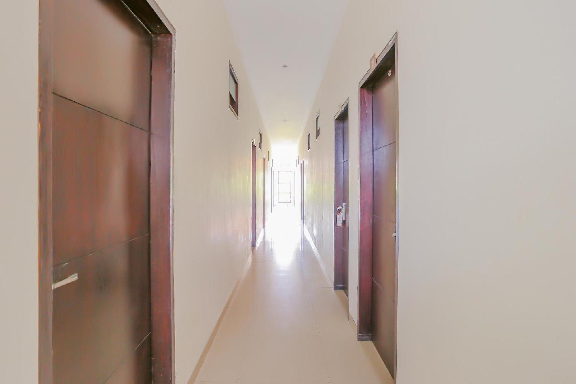 קוטה לומבוק Oyo 4012 Ari Beach Inn מראה חיצוני תמונה